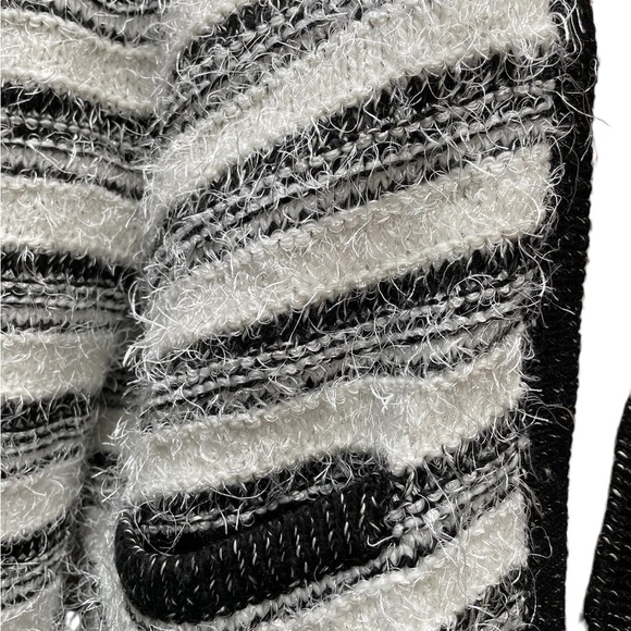 Calvin Klein black white striped eyelash fuzzy knit cropped open cardigan large - Picture 3 of 12